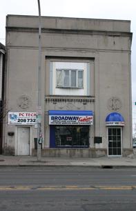 1067 Broadway: Occupied but at RISK. Built as the Polonia Hotel, the northern portion was remodeled as the Broadway National Bank in 1919.