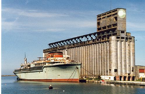The Aquarama called Buffalo home from 1995 to July 15, 2007. Owners were hoping to use the ship as a floating casino